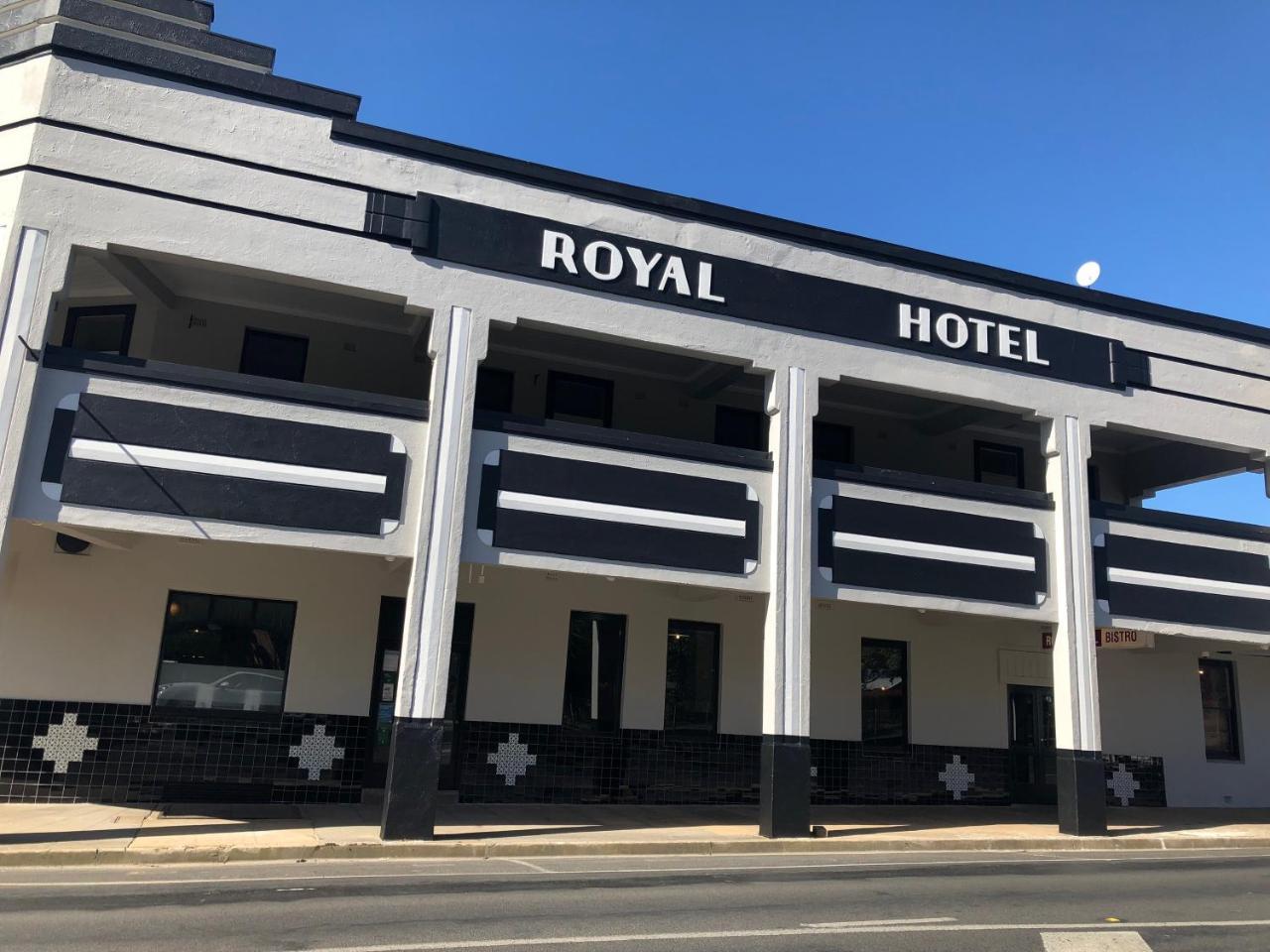 The Royal Hotel, Дроин Экстерьер фото